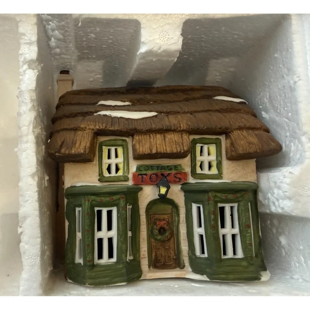 Dept 56 Cottage The Toy Shop 65072 Heritage Dickens Village 1986-Box- No Light